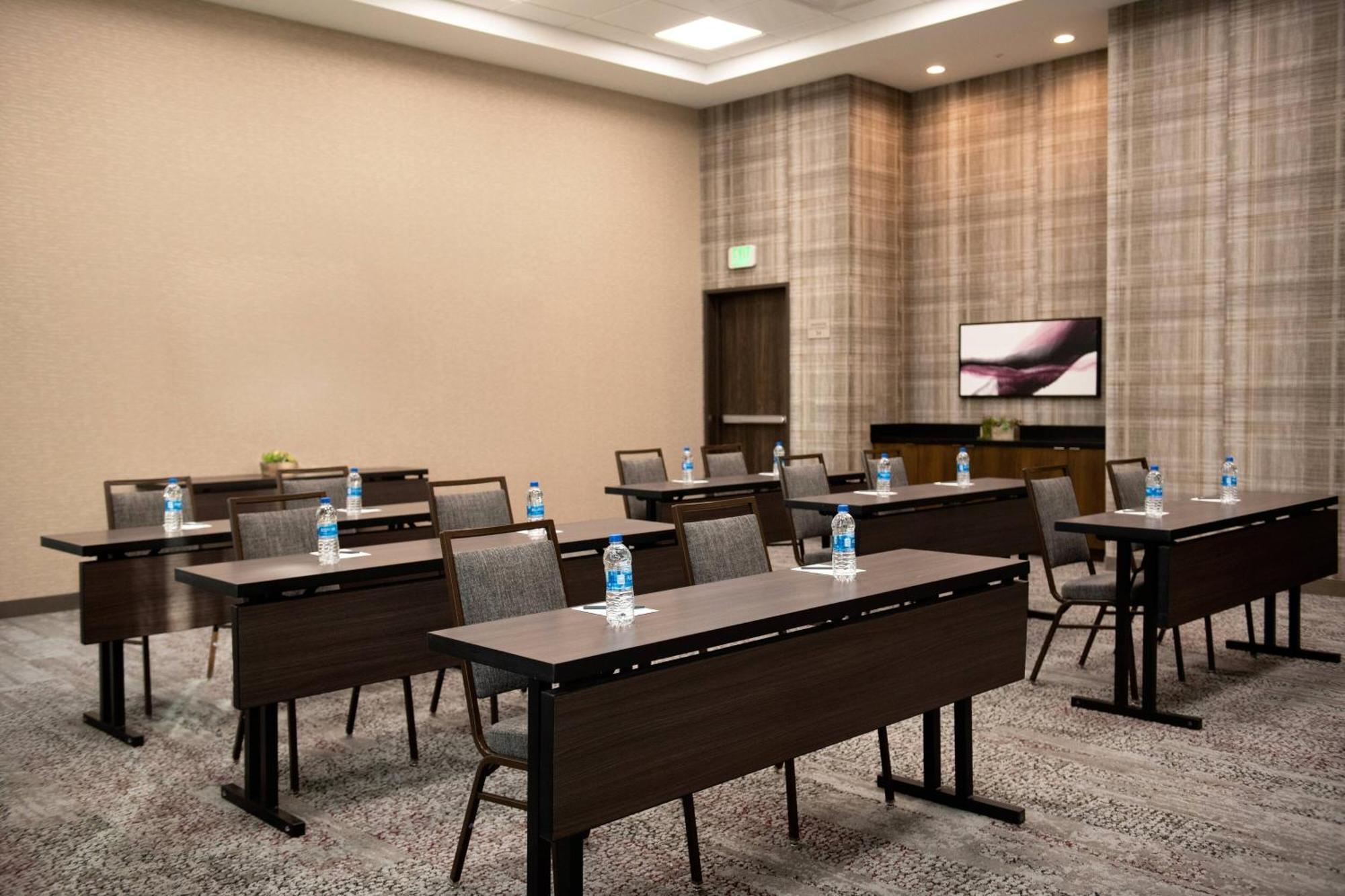 Courtyard By Marriott At Wrigleyville West Hotel 3*