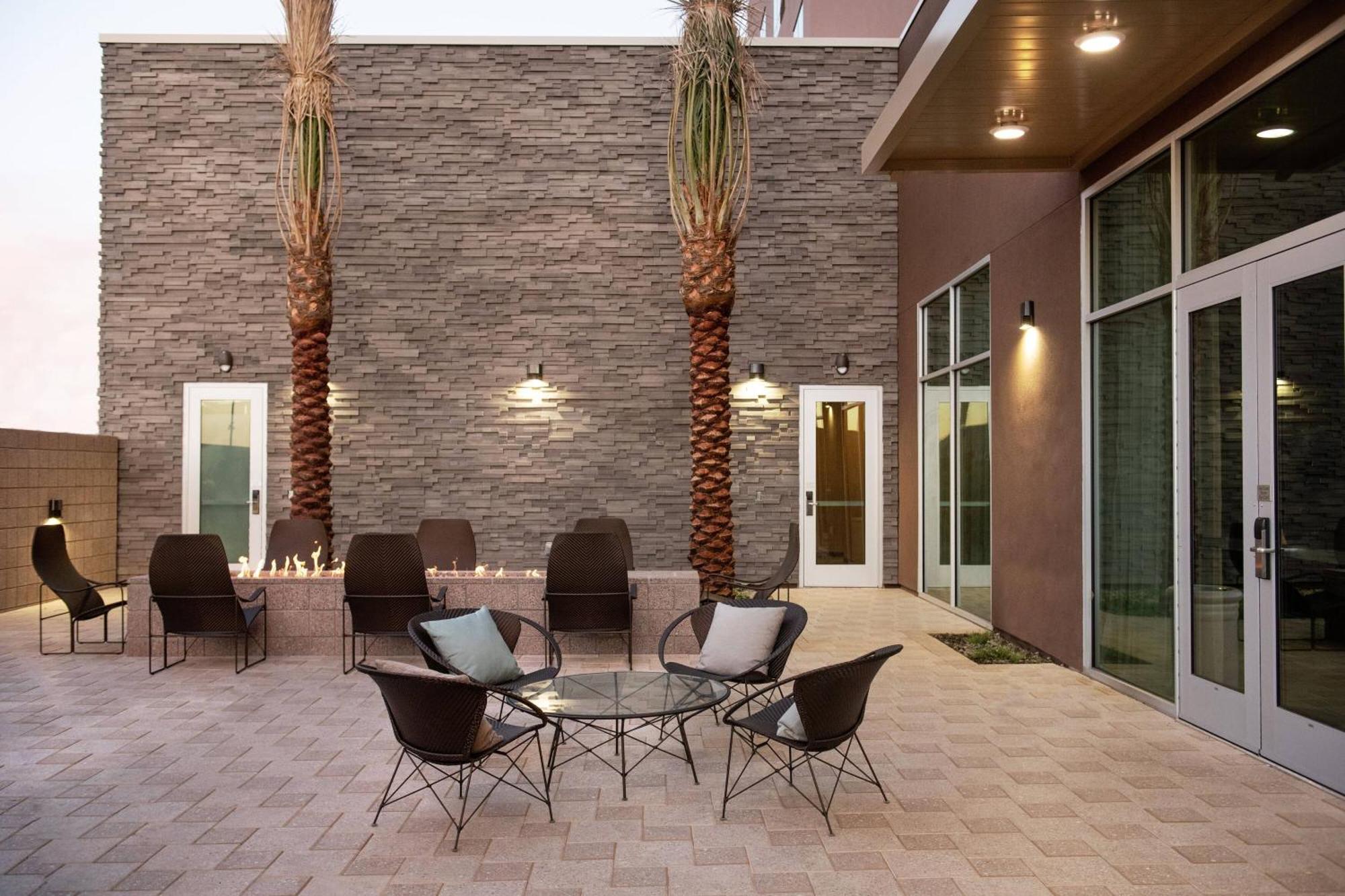 Courtyard By Marriott At Wrigleyville West