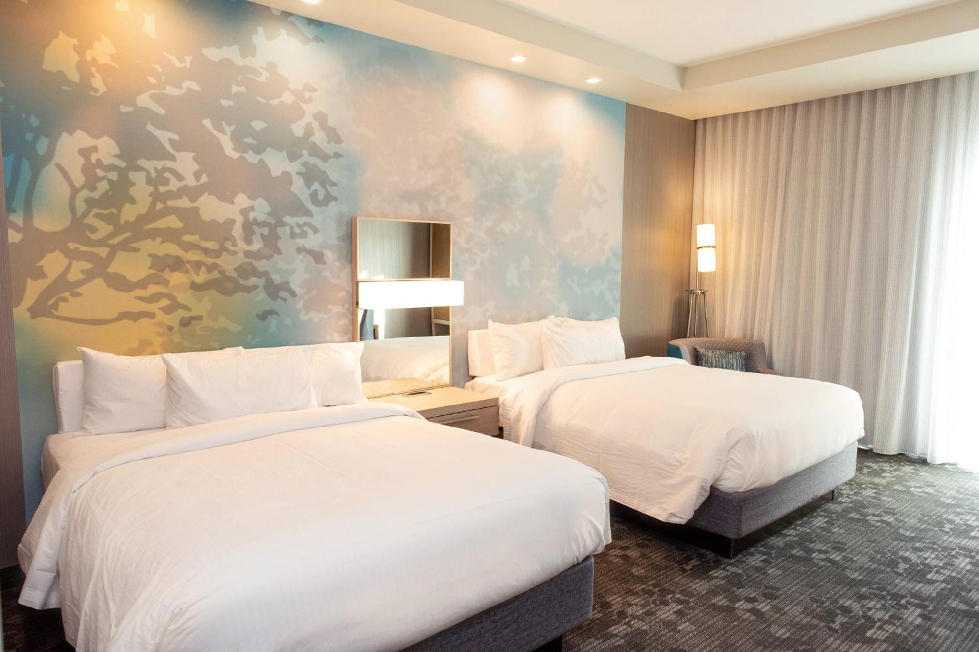 Courtyard By Marriott At Wrigleyville West Hotel