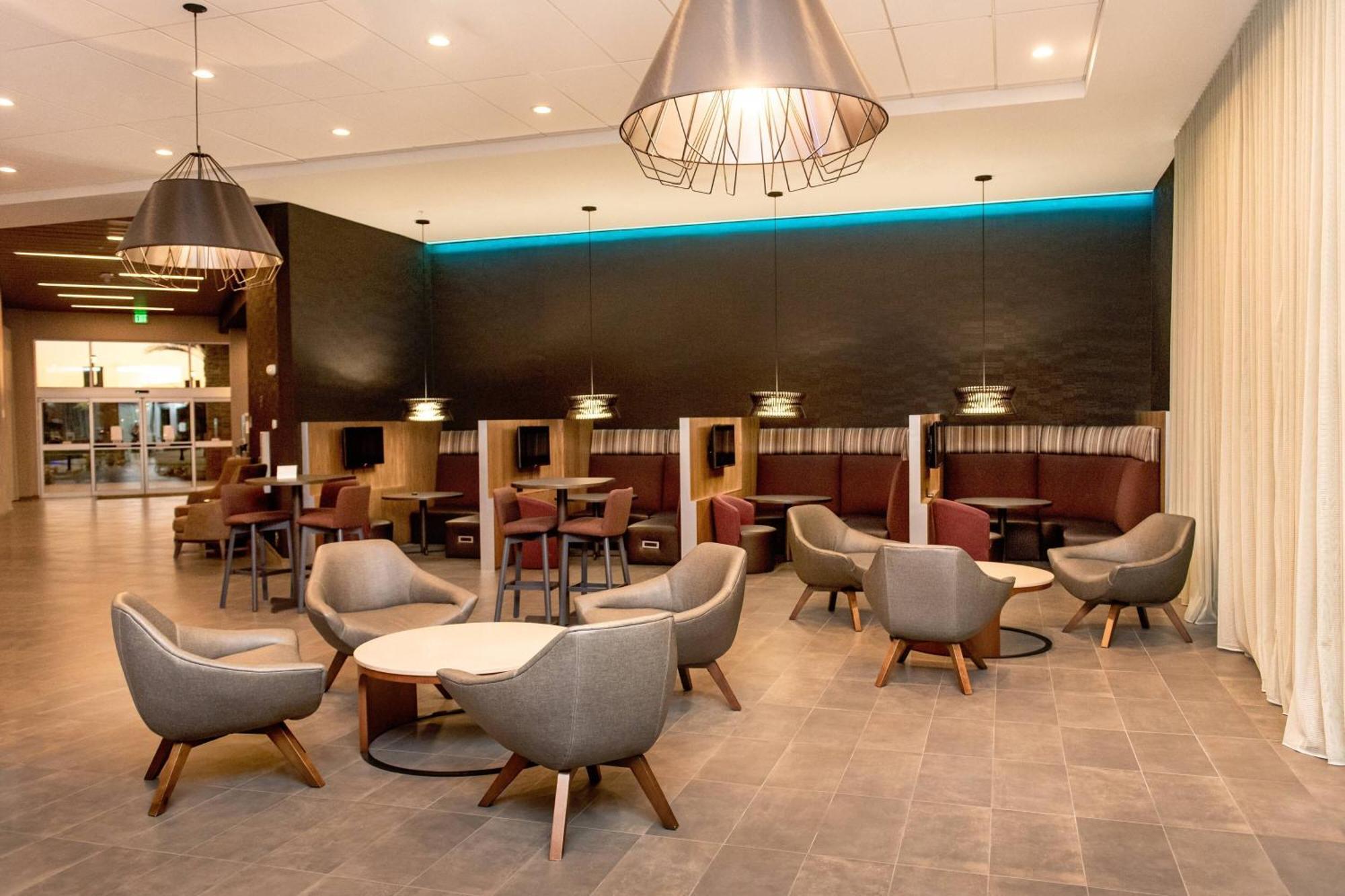 Courtyard By Marriott At Wrigleyville West Mesa