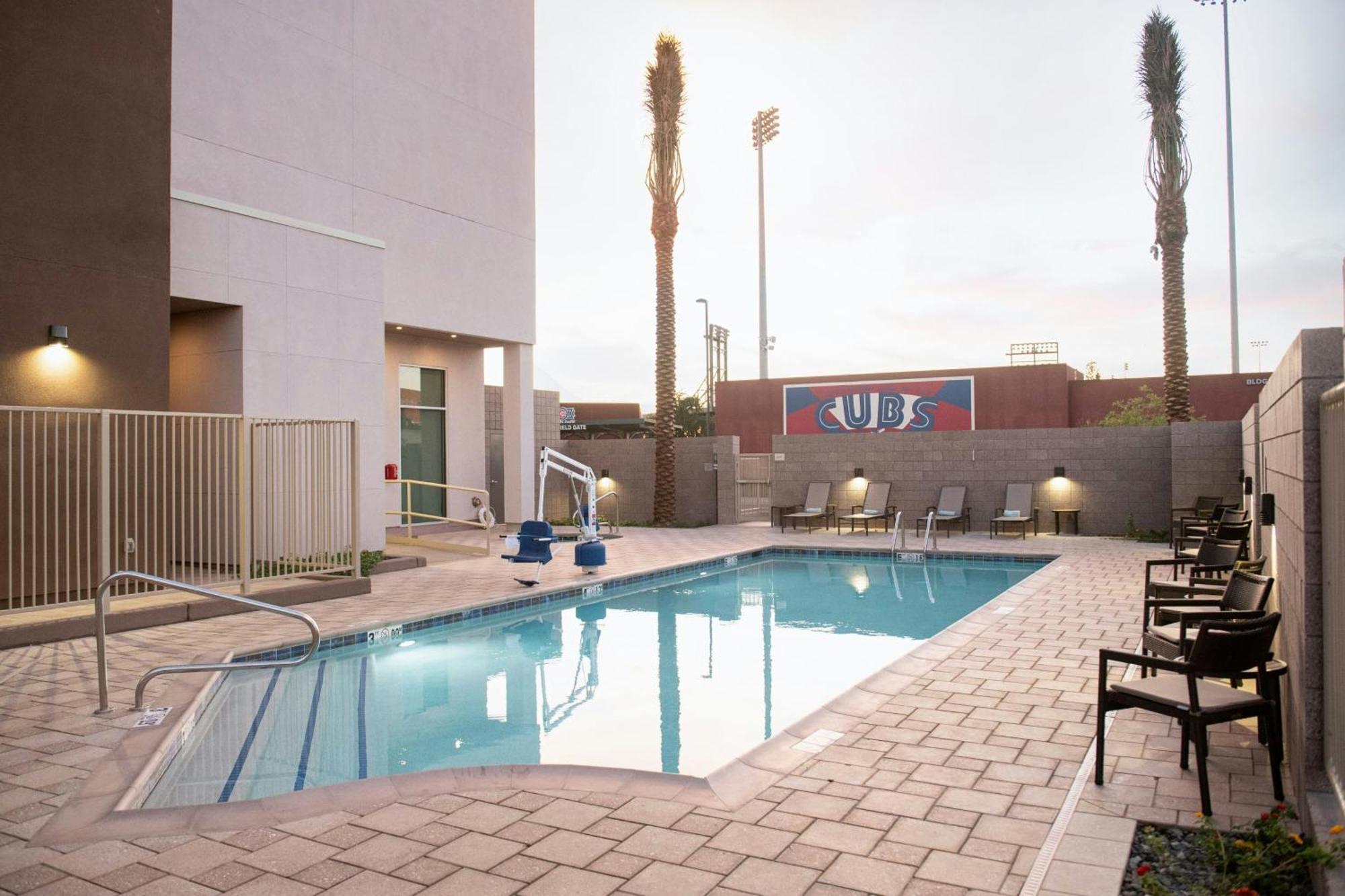Hotel Courtyard By Marriott At Wrigleyville West 3*