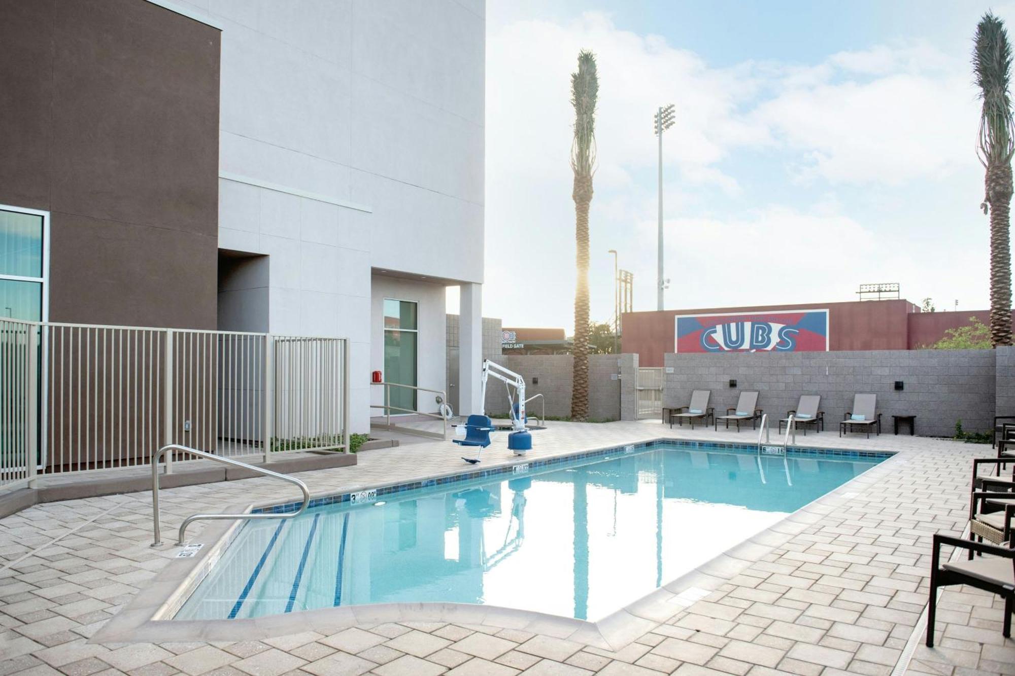 Courtyard By Marriott At Wrigleyville West Hotel Mesa
